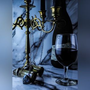 Two heart shaped pockets in a grey metal tone.